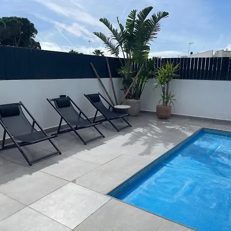 R&m With Pool And Jacuzzi Quelfes