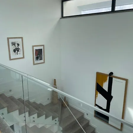 R&m With Pool And Jacuzzi Quelfes