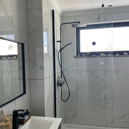 R&m With Pool And Jacuzzi Quelfes