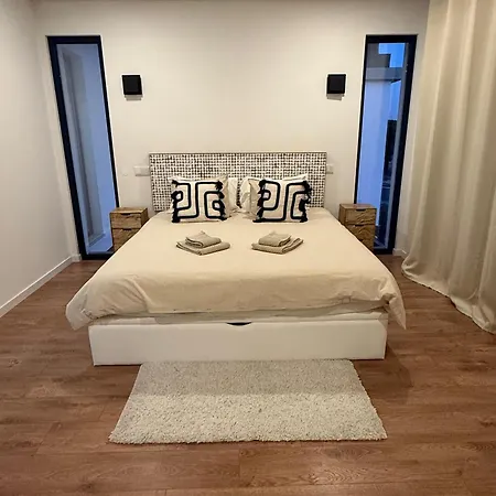 R&m With Pool And Jacuzzi Quelfes