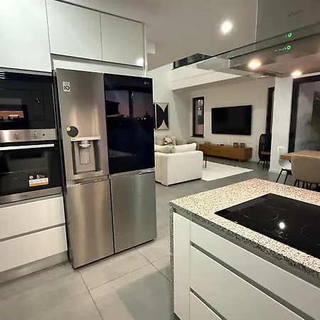 R&m With Pool And Jacuzzi *