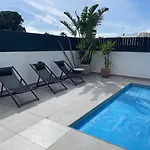 R&m With Pool And Jacuzzi Quelfes