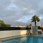 R&m With Pool And Jacuzzi