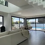 ヴィラ R&m With Pool And Jacuzzi Quelfes