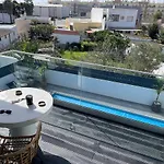R&m With Pool And Jacuzzi *