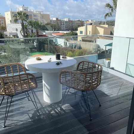 R&m With Pool And Jacuzzi