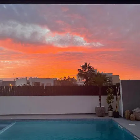 R&m With Pool And Jacuzzi 빌라 *