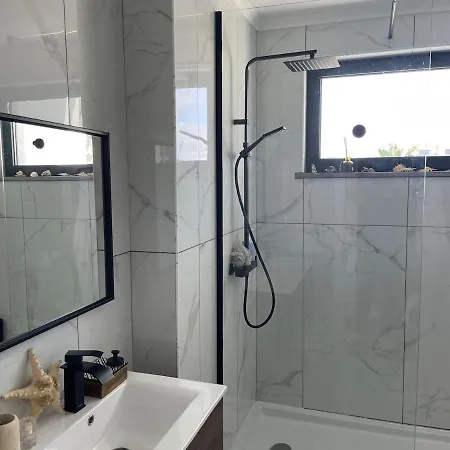 R&m With Pool And Jacuzzi *