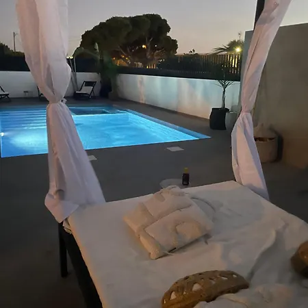 R&m With Pool And Jacuzzi * Quelfes