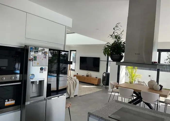 Villa R&m With Pool And Jacuzzi *