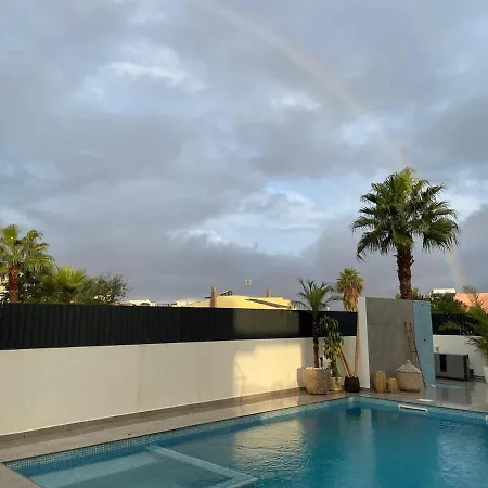 R&m With Pool And Jacuzzi