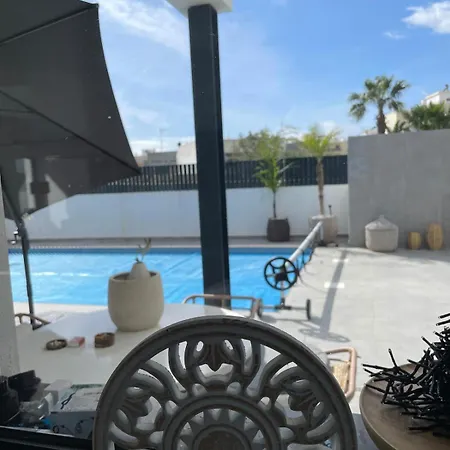 R&m With Pool And Jacuzzi Quelfes