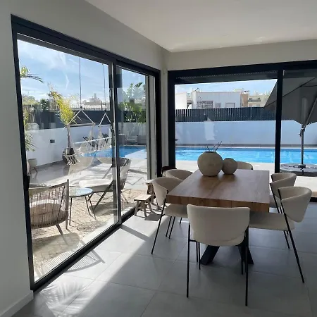 Villa R&m With Pool And Jacuzzi