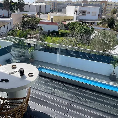 R&m With Pool And Jacuzzi *