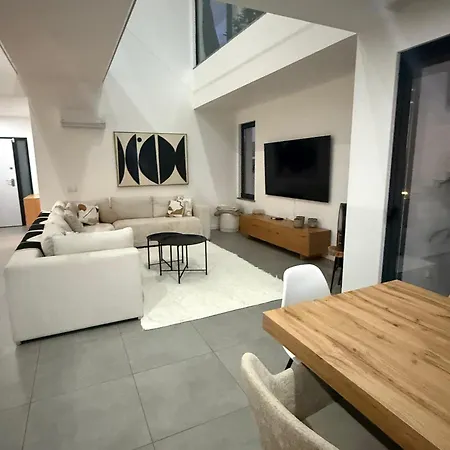 Villa R&m With Pool And Jacuzzi Quelfes