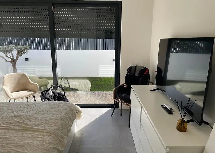 R&m With Pool And Jacuzzi